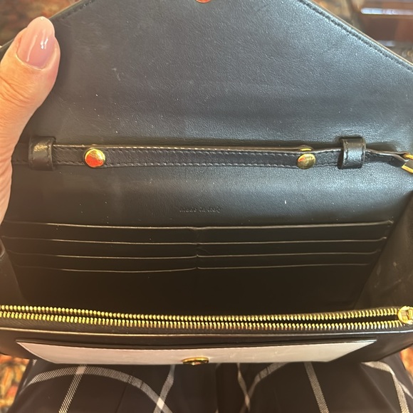 Celine handbag with chain. Good condition but some signs of wear. - Picture 4 of 4